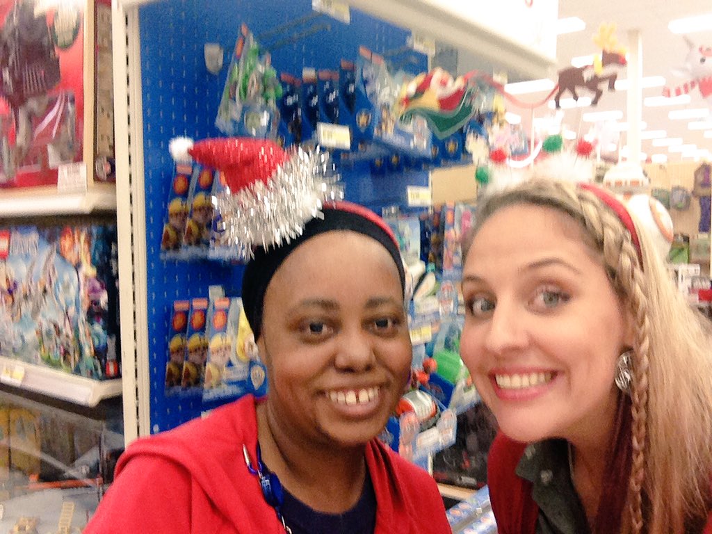 SYSYogiSteph's tweet photo. Holiday headband fun! #T759 is ready for Santa!! #ThankYOUTeam #bestteaminretail @SextonRob @Marissa0608 @Pierre0759 https://t.co/SfmUtqfcR4