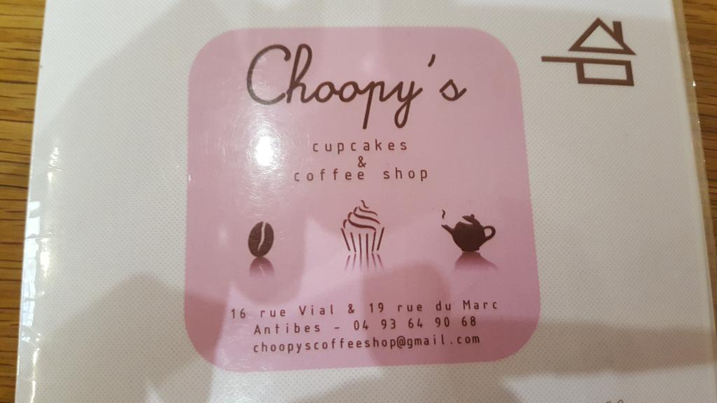 Leype_'s tweet photo. Omg je mange un cupcake à Antibes. #trainingtwitter https://t.co/hd4a8ZkAyS