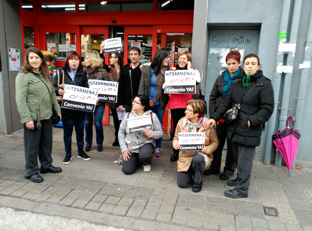 LABsindikatua's tweet photo. Paros en Durango, Basauri, Santurtzi por un convenio digno en el comercio de alimentación de Bizkaia #hitzarmenduina https://t.co/bdLFjvto4m
