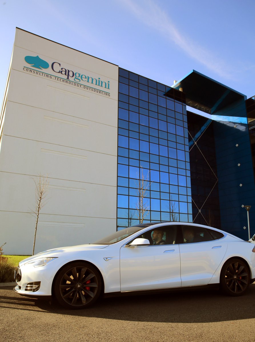 FloArmengaud's tweet photo. Essai de la @TeslaMotors #ModelS chez @CapgeminiFrance  #Toulouse avec @SachaLeroux au commandes ! https://t.co/GcOWKwneO6