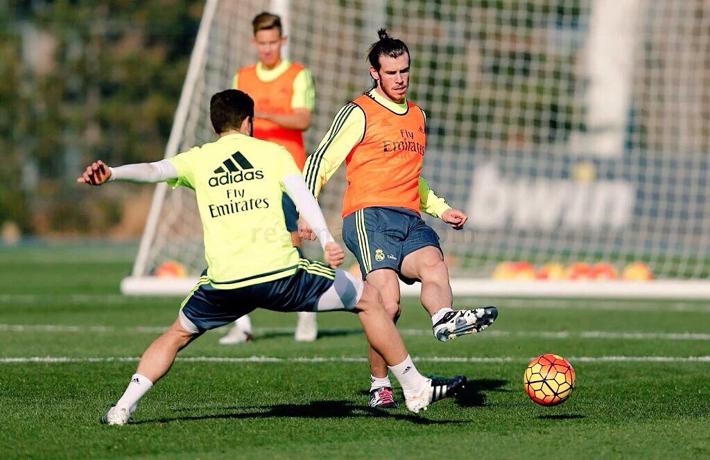 BaleCalves's tweet photo. Of course a huge Merry Christmas, Nadolig Llawen and Feliz Navidad to the man himself @GarethBale11 #CalvesOfAGod https://t.co/0qkKzlRdvx