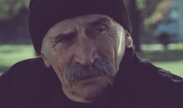 Madem ki bu dünya bile yok olacak bir gün,
Sevginin bitmesine insan neden üzülsün...