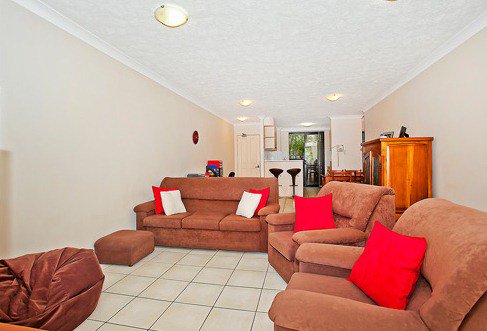 DigitalBuzz_S's tweet image. Interior shot perfected with de-cluttering, white balance, color enhancement and client requirements are attended.