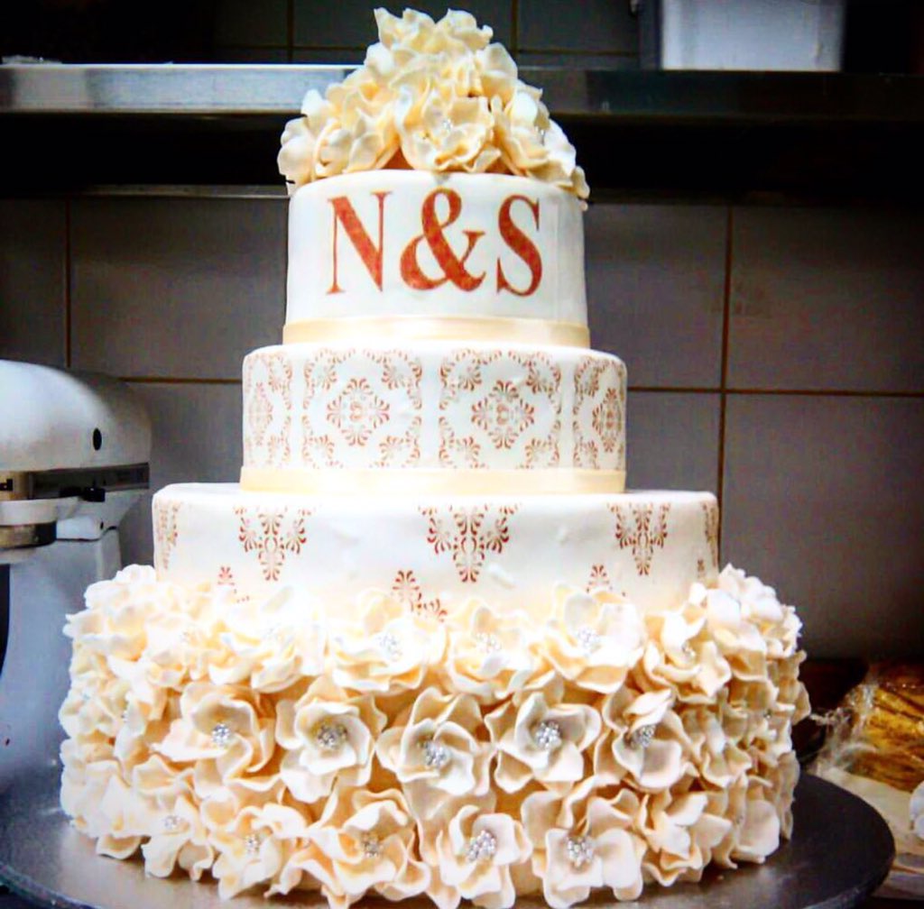 chikaliciousme's tweet photo. Make your special day even more special with a cake that's literally just for you. Choose Chikalicious! #uaedesserts https://t.co/PEbJBboO7m