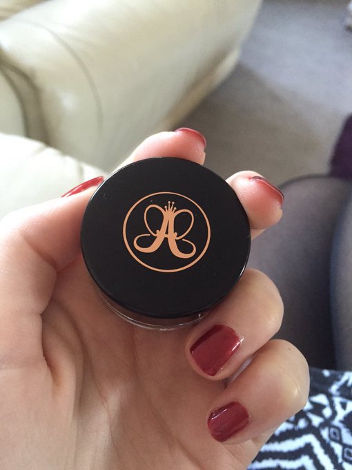 Yay!!! Look what arrived 😍 #luckygirl #spoilme #wishlist #anastasiabeverlyhills #makeup #dipbrow #perfectbrows