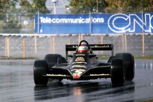Tiptoeing through the wet, <a href="/MarioAndretti/">Mario Andretti</a>, <a href="/ClassicLotus/">Classic Team Lotus</a> 79.  Montreal 1978.