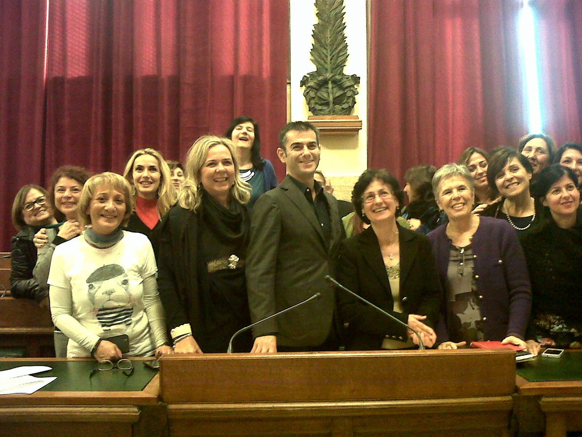 Casteddaio_Doc's tweet photo. @Comune_Cagliari: saluto del sindaco @massimozedda e consegna delle medaglie al personale in conclusione di servizio https://t.co/phpbyzBUdT