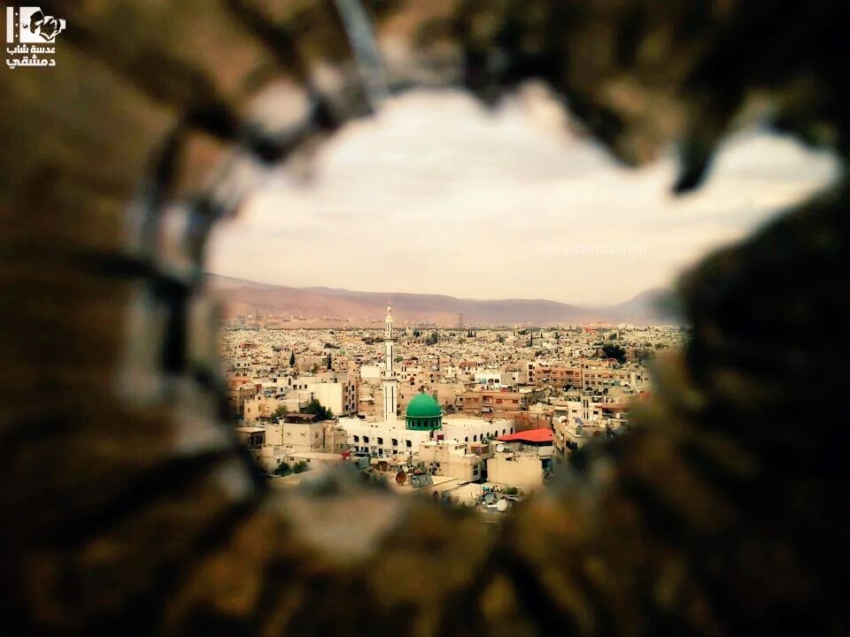 يا من تحبُّ #محمداً
أعليه تبخلُ #بالصلاةْ ؟
مقياسُ حبّكَ #ذكرُهُ '
حتى تفيضَ به #الشفاه