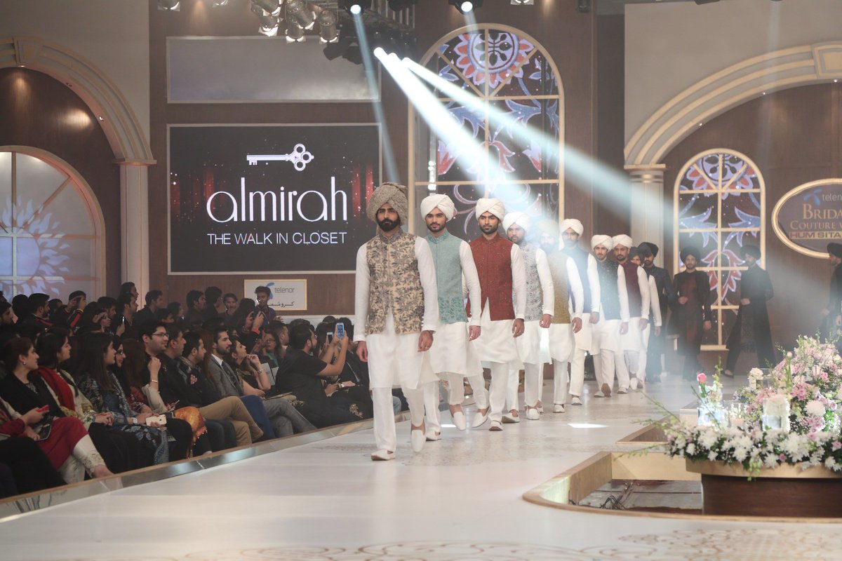 Nishsayss's tweet photo. #Almirah #Movieshoovy #TBCW15 #FashionBlogger #Nishsays #NewCollection #FashionPakistan https://t.co/WL19jYFw2m