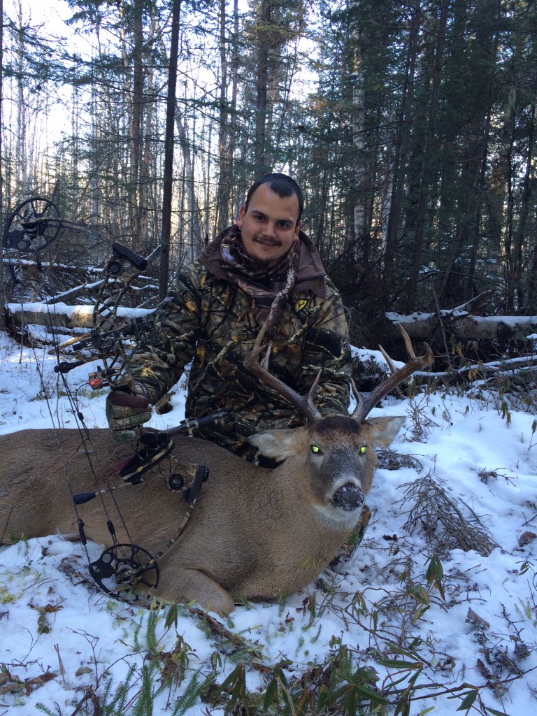 CalvinSmithPW's tweet photo. @bowhunting1 North sask 2015 buck. #Mathews #Monster #chillr #lostcamo #wolveseverywhere https://t.co/UfdkIUMkS4