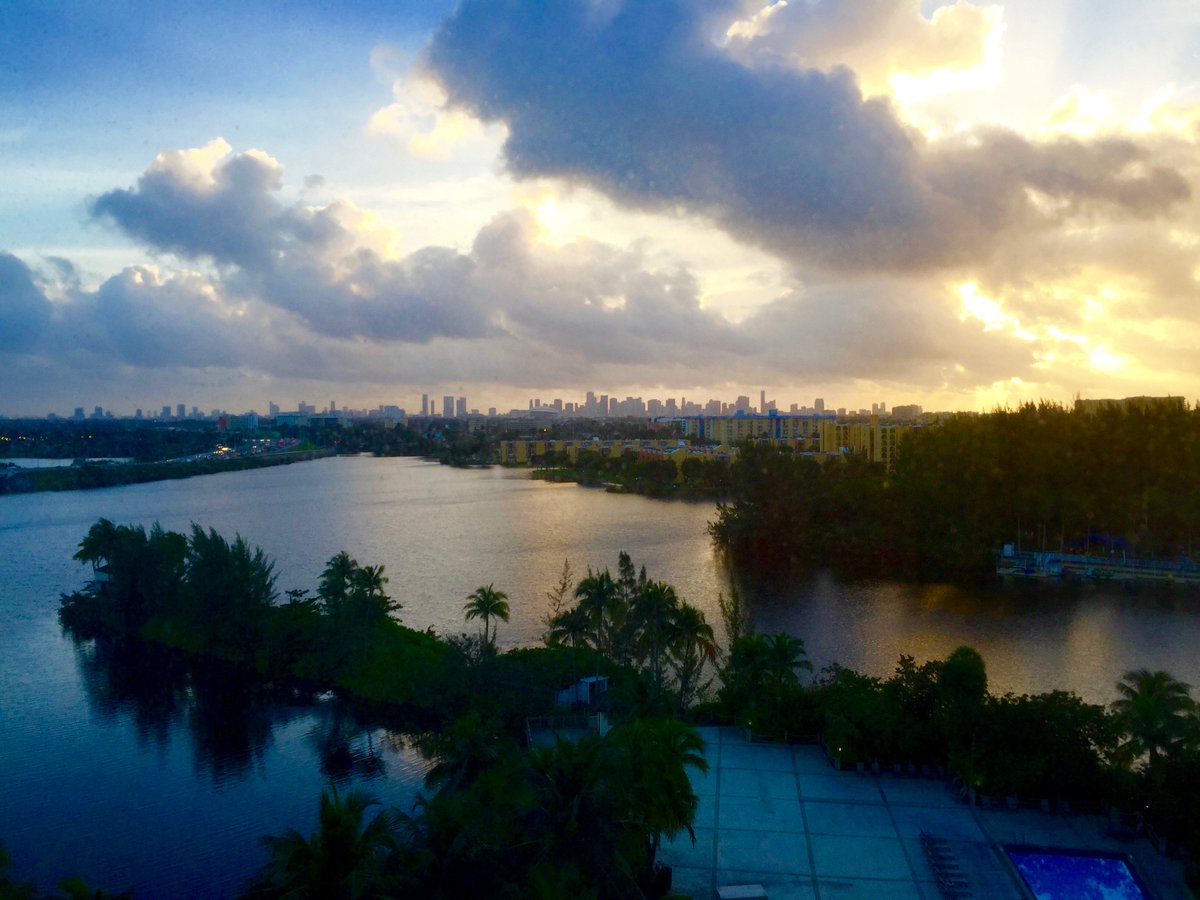 #Miami is great this time of year... 84 and warm now back to the cold rain of the midwest. Ohh how I love the MW :-)