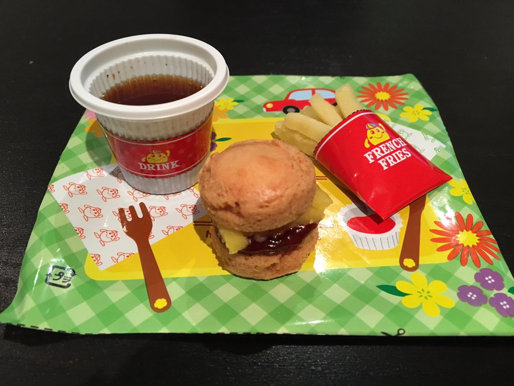defxpeach's tweet image. Tiny snack time! 🍔🍟🍴😆 #kraciepopin #japan #kawaii