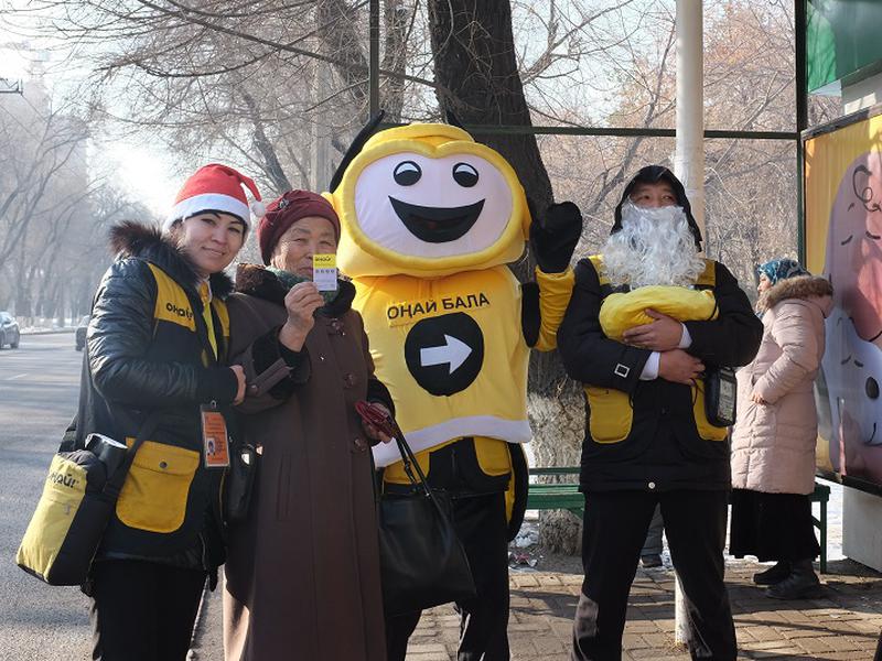 todaykz_'s tweet image. Праздник к нам приходит: Дед Мороз, Снегурочка и Оңай Бала в автобусах Алматы
today.kz/news/zhizn/201…