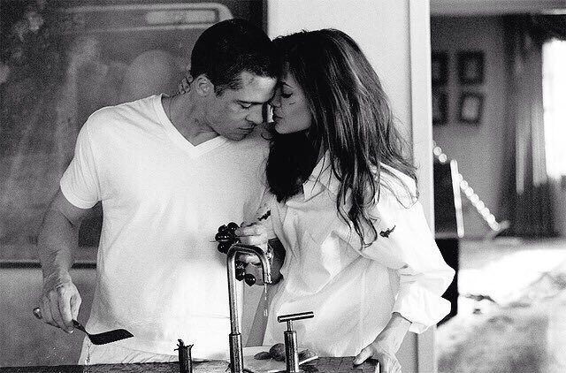 GuyCandy_'s tweet photo. Angelina Jolie and Brad Pitt are the ultimate relationship goals! https://t.co/ewrIFkaR7S