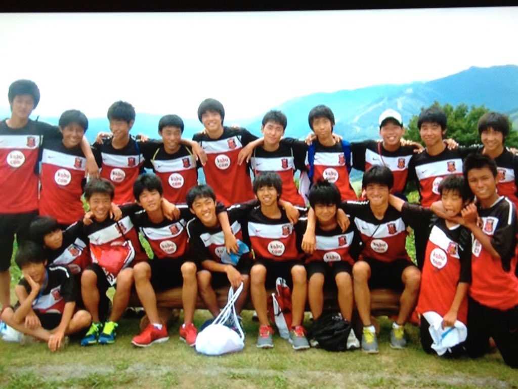 石井康輝 今日で浦和レッズユースを引退しました 6年間お世話になりました 浦和 で経験した全てのことが大きな財産になったと思います 素晴らしいコーチ達やチームメイト そして家族のおかげです この経験をバネに大学でも頑張ります ありがとう