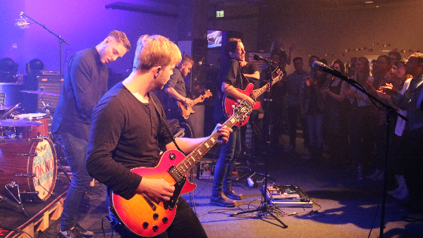 JOIZTV's tweet photo. Um 20:00 Uhr geben YOKKO an der XTRA #LyrixSession mächtig Gas: https://t.co/QFEZ1YsPmz #Swisscom https://t.co/SzC2OsONgh