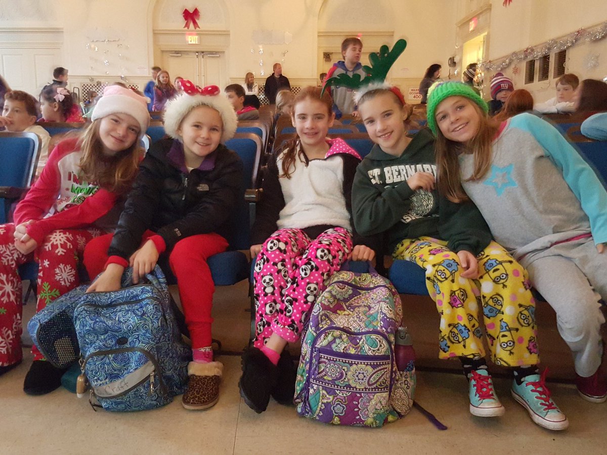 MMurraySafetyNH's tweet photo. @BayvilleInt Girls all smiles #withoutsupervision at Bayville Intermediate https://t.co/0LShZSniGW