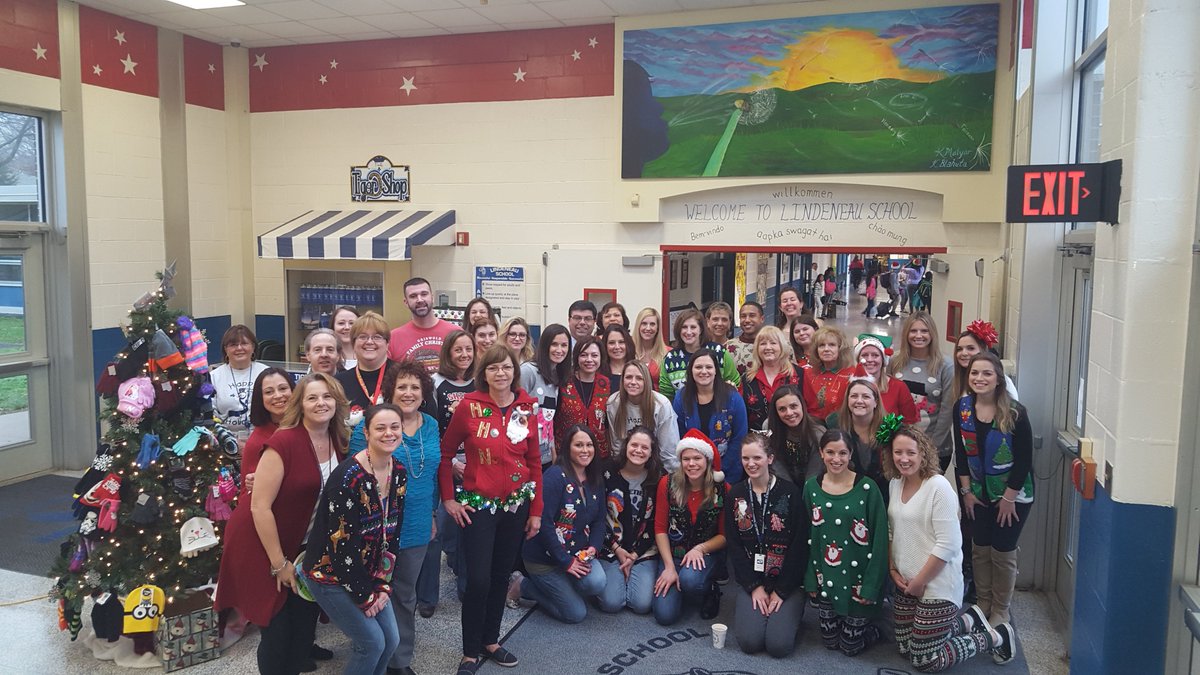 MissAllison55's tweet photo. Merry Christmas to our Lindeneau families.  Enjoy the long break!  See you in 2016! https://t.co/Tm8ap7FNSM