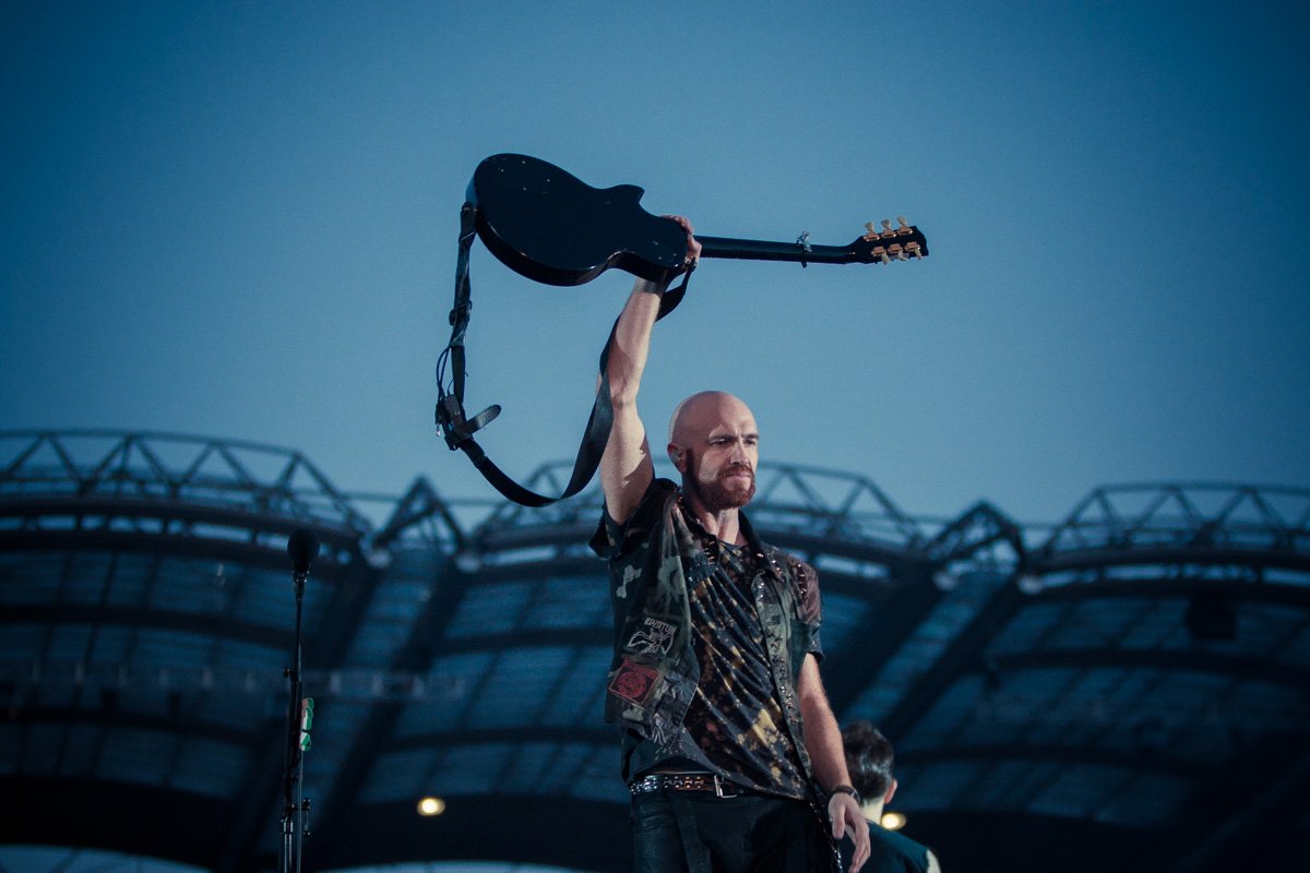 thescript's tweet photo. Merry Christmas I've worn this top all over the world…Thanks for your help @thescriptNAT #ScriptChristmasVid M https://t.co/gDPUM31yPL