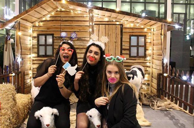 Lastminute een orginele kerstkaart maken? Maak je selfie in onze Christmas photobooth! #merrychristmas