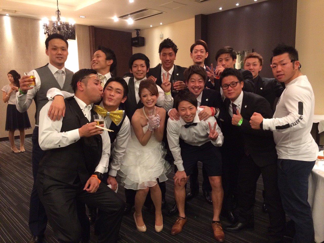 八須拳太郎 今日はプロサッカー選手でツエーゲン金沢に所属してるマサの結婚式 の二次会に参加してきました 久しぶりに高校のサッカー部のメンツが集まり楽しかった マサお幸せに T Co Pnc4m11fum Twitter