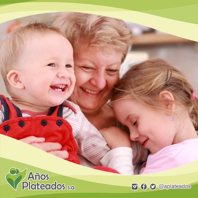 APlateados's tweet photo. Si tienes la suerte de compartir junto a tus abuelos será una niñez como ninguna otra #SiempreJoven #AñosPlateados https://t.co/vL50VbzQik