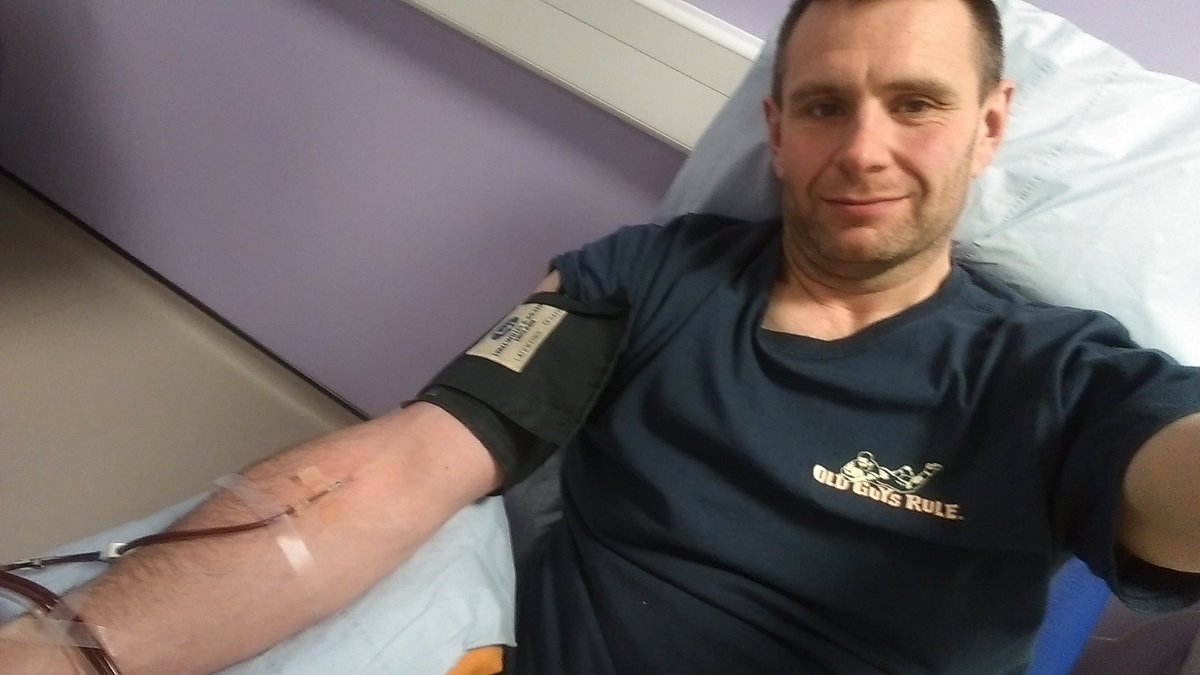 rugbymadmick's tweet image. Christmas Eve eve  #platlets first mince pie with cappuccino