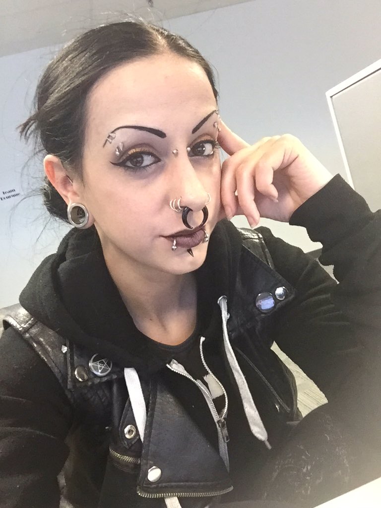 RottenVixen's tweet photo. Makeup on point today!!! #UrbanDecay #vice3 #katvondbeauty #katvondlipstick #makeupaddict #ilovemakeup https://t.co/p5v2bx9qLI