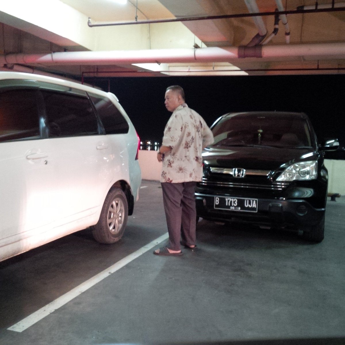 Lah itu oknumnya? “<a href="/nitrodamuz/">XNSJ</a> #parkirlubangsat bangeeet ”