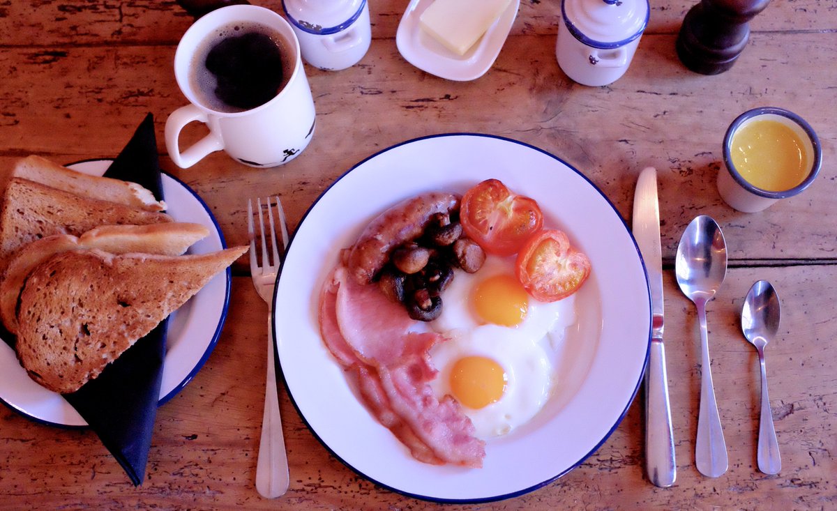 Book a night stay and get our wonderful breakfast included...now thats enticing. Happy Holidays #winchester