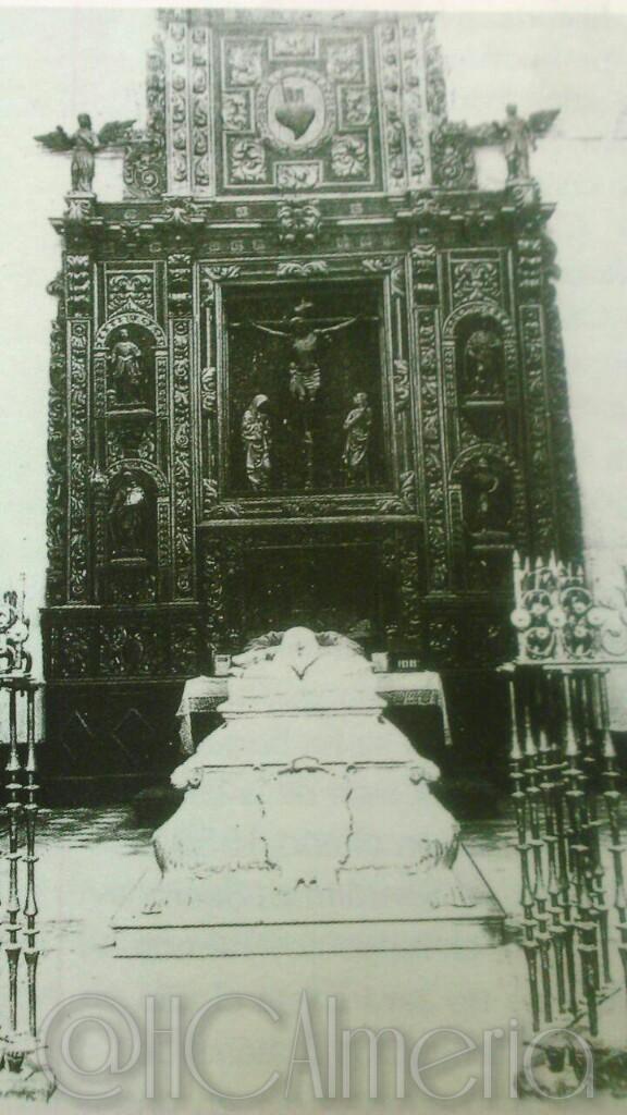 HCAlmeria's tweet photo. Antiguo retablo del Santo Cristo del Escucha en la catedral de Almería. https://t.co/ZAFIPJMzH7