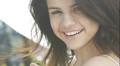chseone's tweet photo. selena https://t.co/Bb7qMUOEWA