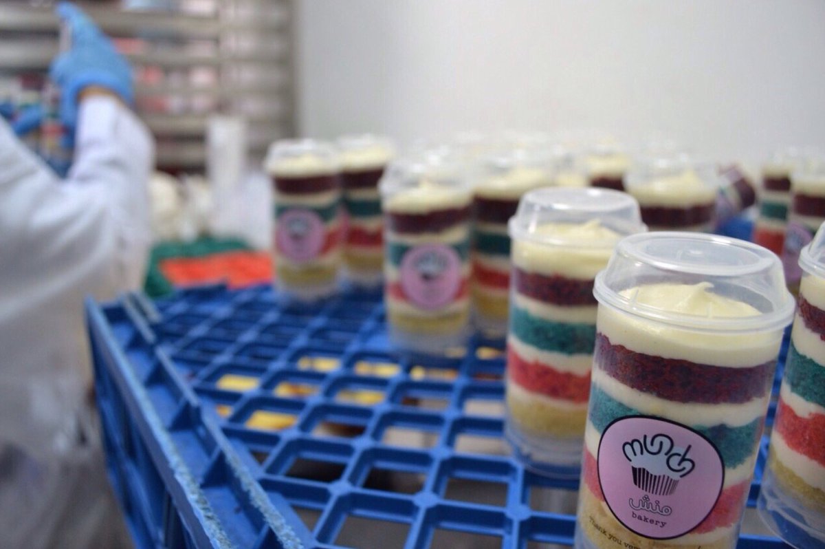 munchbakery's tweet photo. رينبو بش أب كيك في #مصنع_منش
#منش #منش_بيكري #حلويات #كبكيك #كبكيك_منش
#munchbakery #cupcake #pushupcake #ksafood https://t.co/ecC88P8sue