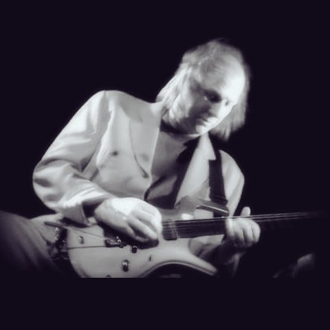 Happy Birthday Adrian Belew
23/Dec/1949
 