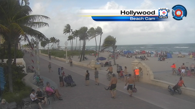 Another warm breezy day for South Florida. @TrentAricTV has your Christmas Forecast tonight at 4pm. https://t.co/Qscj3D6cDN