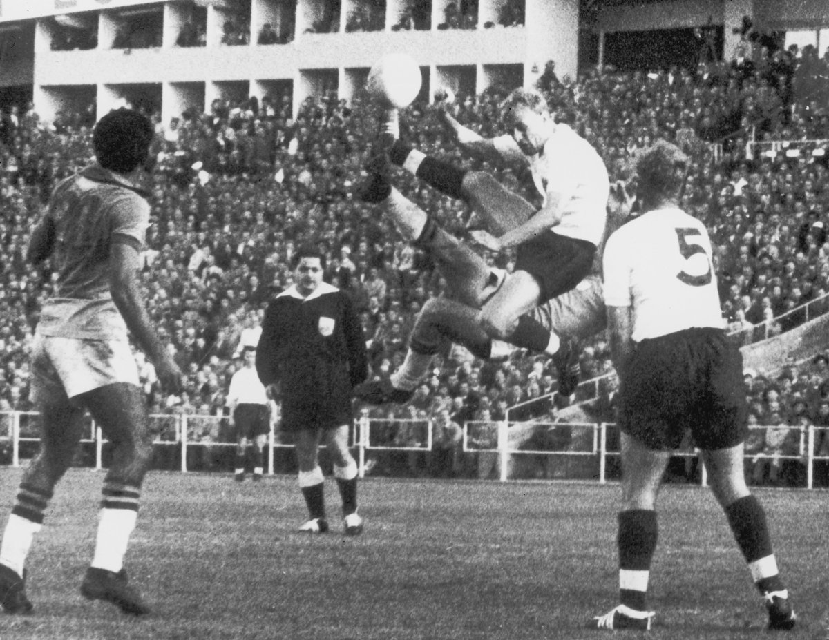 FIFAcom's tweet photo. Don Howe, who represented @England at #WorldCup '58 &amp; '62, passed away aged 80 today. #RIP 
https://t.co/qce9kqDhEV https://t.co/cZuruuPTA1