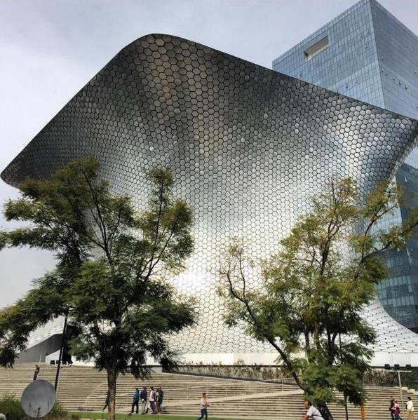 ElMuseoSoumaya's tweet photo. Les recordamos que hoy el Soumaya @CarsoPlaza y @Plaza_Loreto permanecen abiertos. ¡Entrada libre! https://t.co/SzIpqfAYeT