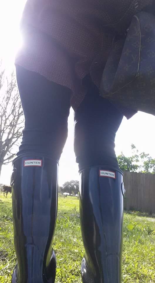bigbillswomen's tweet photo. @HunterBoots #forgetSanta I bought my own #HunterBoots. Love them. https://t.co/UVWo7M9FMO