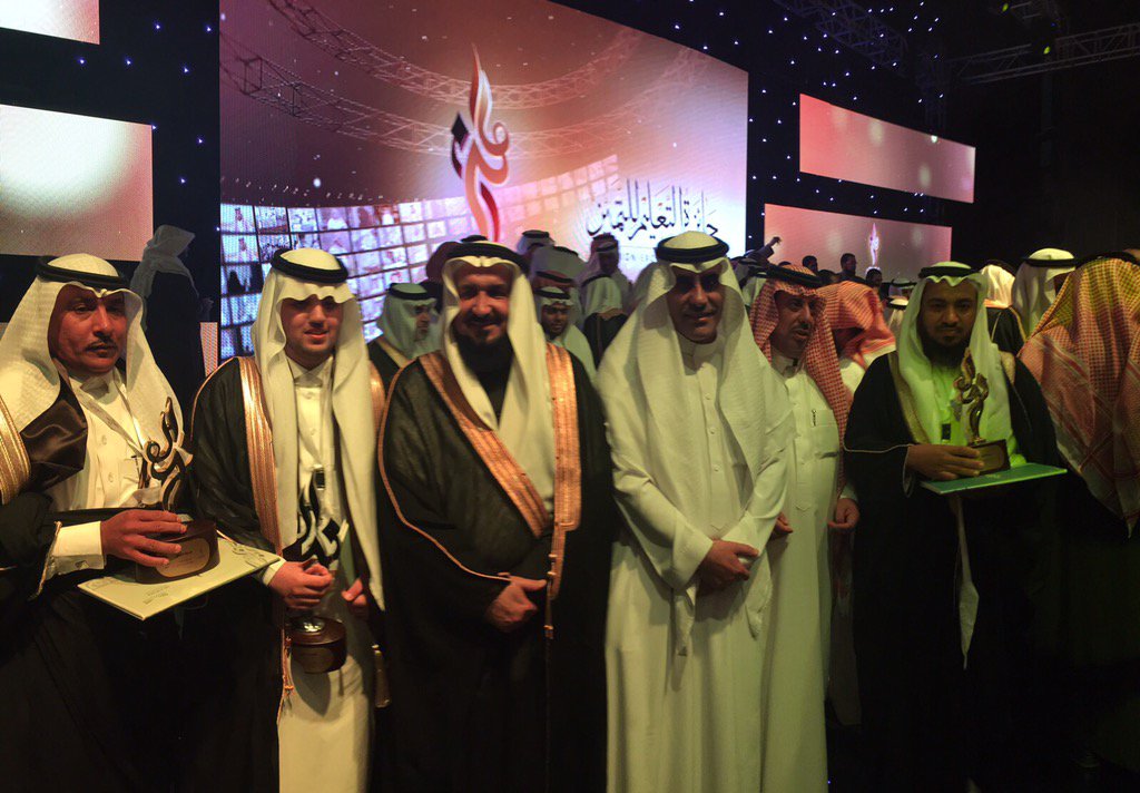 tgamgoom's tweet photo. ا��ناء الشمال مع قائدهم يحصدون جوائز التميز على مستوى المملكة .. لا جديد..الشماليون متميزون بكل شيء .. تهانينا للجميع https://t.co/22XZYVumSx