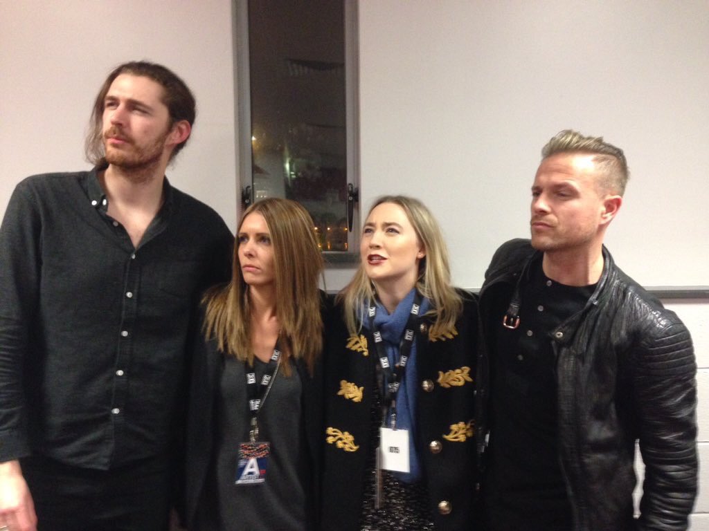 Son père, acteur sur le tard, l'a très vite initiée au cinéma. Hozier And Saoirse Ronan 2021 - Saoirse Ronan News On Twitter New Saoirse Ronan At 2fm Xmas Ball With Hozier Nickybyrne Https T Co B7x20ocqcv
