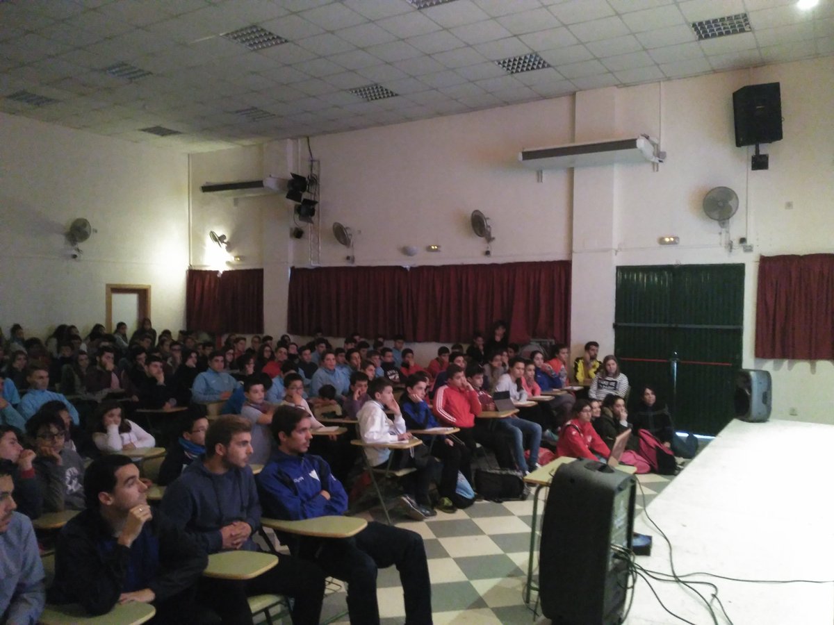 Gran rato de fútbol que compartimos con todo un campeón del mundo en lo futbolístico y en lo humano. Gracias Carlos!