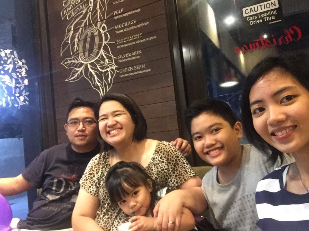 chumpeeeee's tweet photo. Missed @migster_suave for 2 weeks. #MakeUpForTheLostTime #Christmas2015 https://t.co/WVsOw325ce