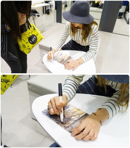 leehojungth's tweet photo. หมวยแจกลายเซน ภาพนี้ตั้งแต่งาน LIST SELFIE EVENT นะคะ 😊 #leehojung https://t.co/5vXojpHjPL