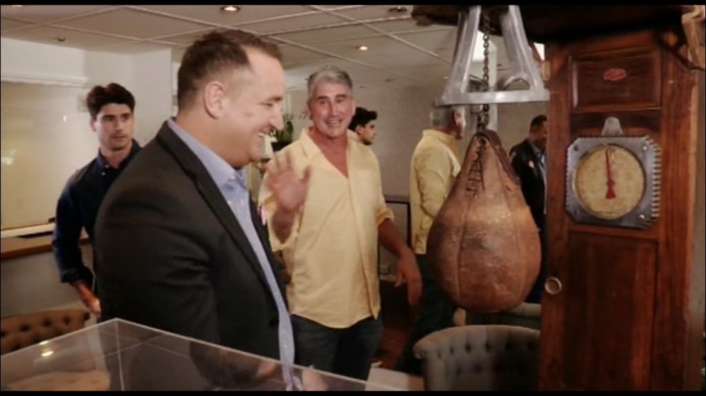 AuntiePegg's tweet image. That looks like a shrivelled old knacker @NikolasPatrick #poshpawnbrokers #ppb