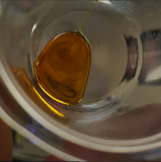 HealinAlchemist's tweet photo. Sample gram for a client #thehealingalchemist #dabs #globs #cannabiscommunity #purityclear #vapenclear https://t.co/BO8kjiTKGv