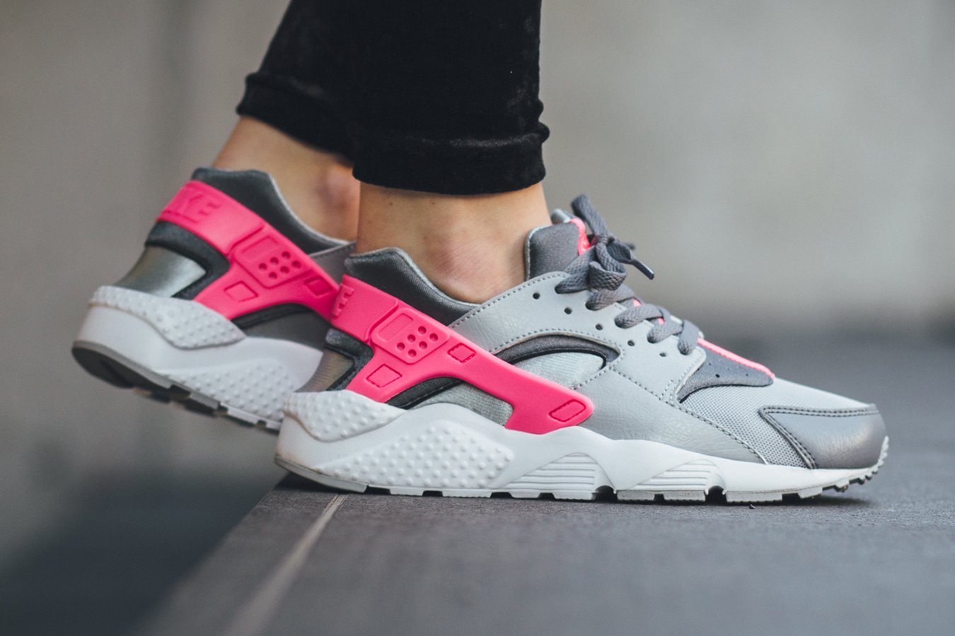 huaraches gray and pink