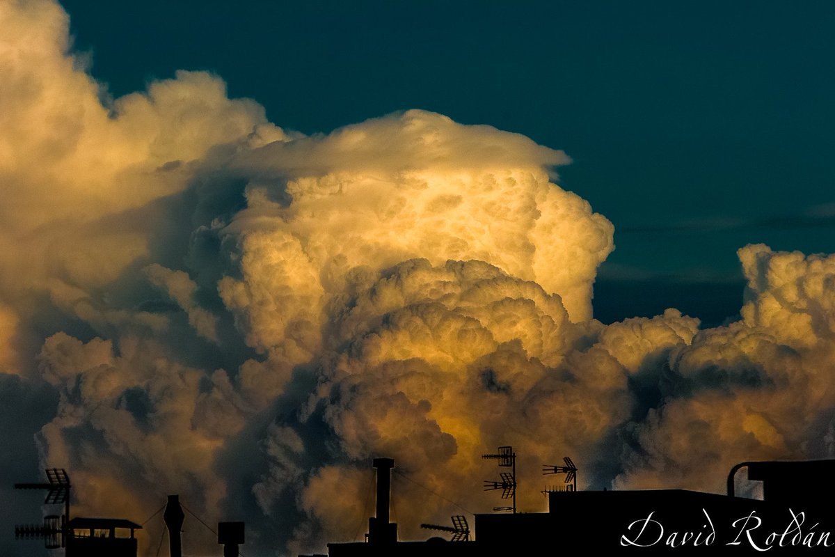 davidrbcelta's tweet photo. temps de tempesta
#SIGMA SD15
@SigmaPhotoSpain @Sigma_Photo #SigmaSuperFan @StormHour #storm #sunset #clouds https://t.co/8wXfTLr7oQ