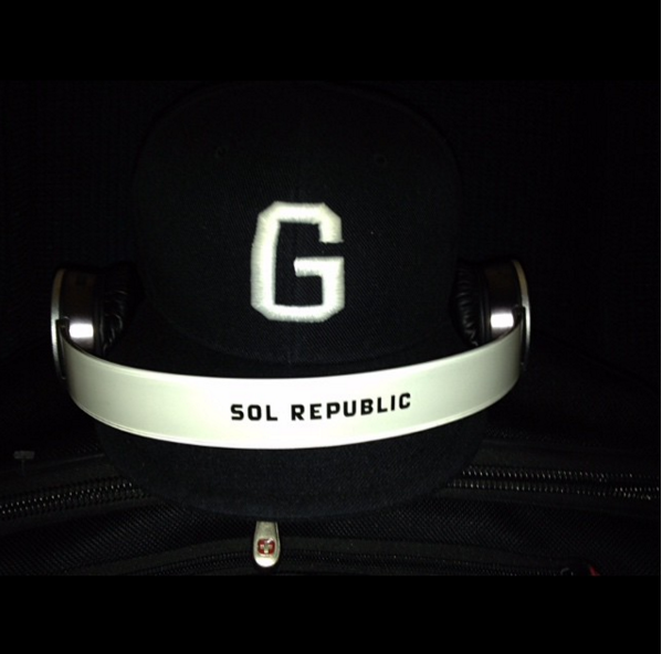 DJFlash4eva's tweet photo. Your boy Also got those Sol Republic headphones that would make a sickkk gift yes sirrr https://t.co/i9OssNdPD5