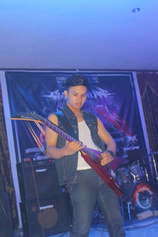 @iwhan_rezim live Syndicate merch 21/12/2015 . 📷 : @zowel23_