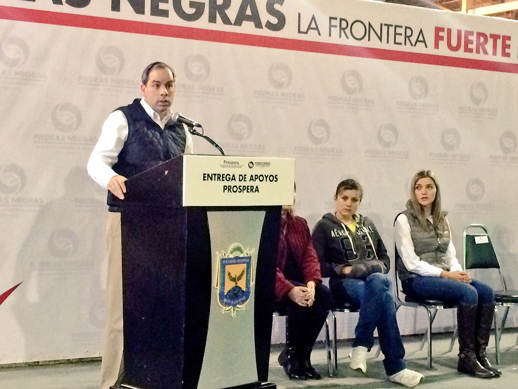 Se compromete <a href="/PURONJOHNSTON/">FERNANDO PURON</a> a que todos los beneficiarios de "Prospera" conozcan el nuevo Regimiento Militar de #PN